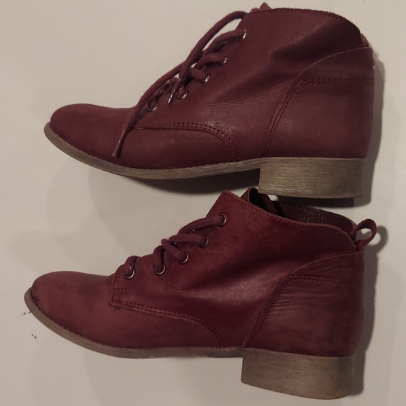 FINAL PRICE🔥Steve Madden Lace Color burgundy 👢 boot - Picture 4 of 15